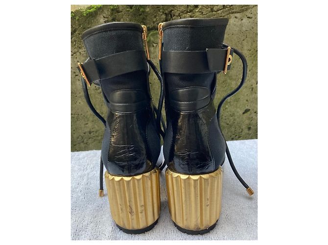 Sublimi stivaletti originali Dior neri e oro - vista 5