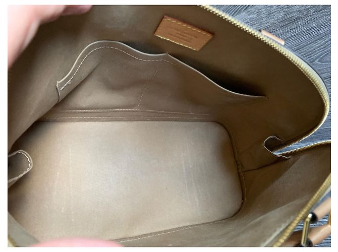 Bolso Louis Vuitton Alma PM de charol - vista 3