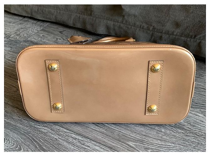 Bolso Louis Vuitton Alma PM de charol - vista 4