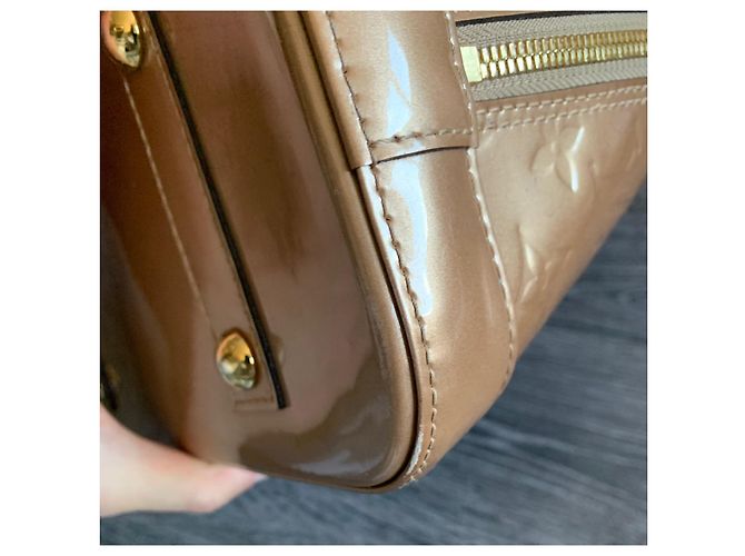 Bolso Louis Vuitton Alma PM de charol - vista 6