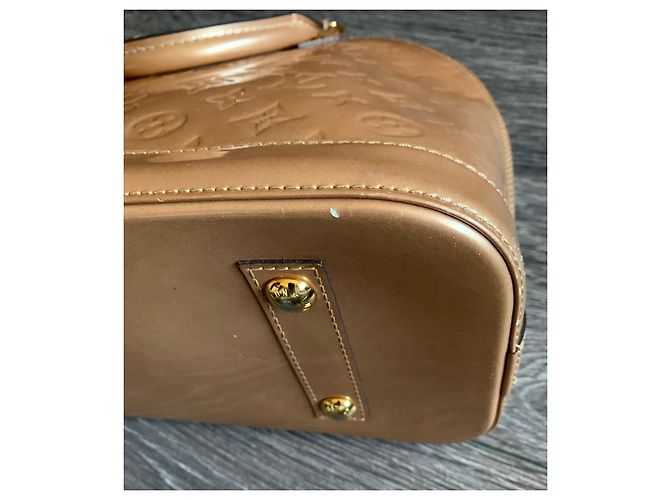 Bolso Louis Vuitton Alma PM de charol - vista 8