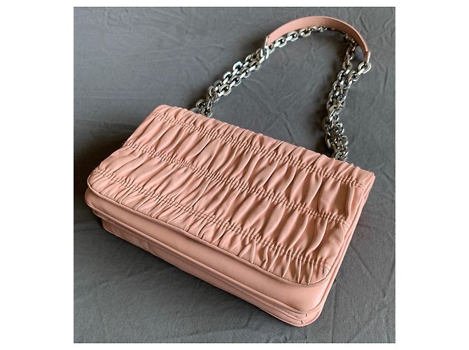 Borsa a tracolla Prada Nappa Gaufre in pelle rosa - vista 6