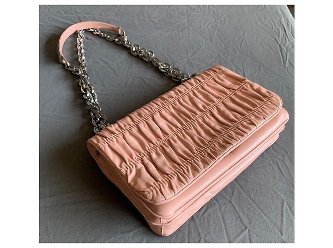 Borsa a tracolla Prada Nappa Gaufre in pelle rosa - vista 7