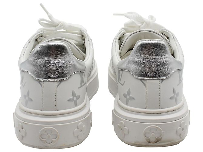 Sneakers Louis Vuitton Monogram Time Out in pelle bianca Bianco - vista 4