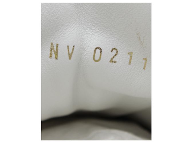 Sneakers Louis Vuitton Monogram Time Out in pelle bianca Bianco - vista 8