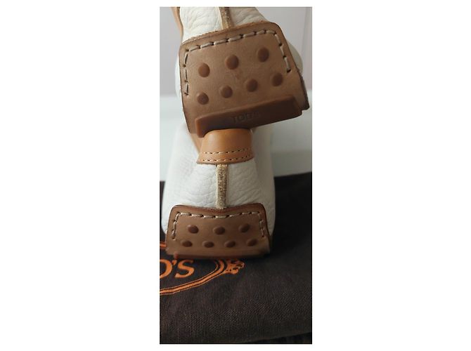 Mocassini Tod's in pelle Eggshell Bronze Caramel Rame Bianco sporco Bronzo Caramello - vista 9