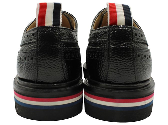 Thom Browne Classic Longwing suola brogue filettata in pelle martellata nera - vista 4