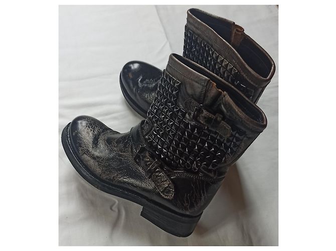 Ash Cloutees stivaletti in pelle con borchie nero bronzo - vista 2