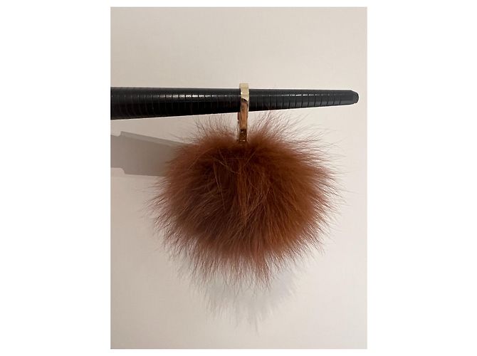 Ciondolo per borsa pompon in pelliccia marrone Yves Salomon - vista 3