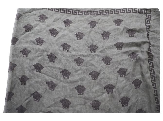 Gianni Versace Sciarpa con stampa Medusa Versace in seta grigia e verde scuro Grigio - vista 3