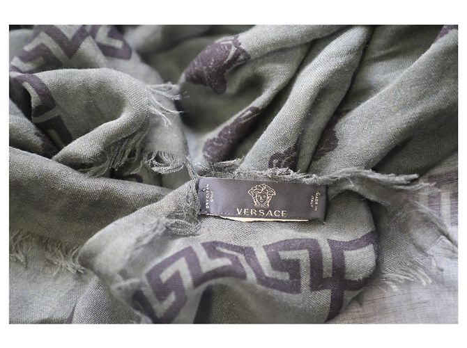 Gianni Versace Sciarpa con stampa Medusa Versace in seta grigia e verde scuro Grigio - vista 4