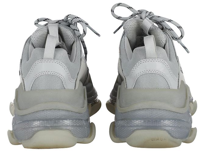 First Balenciaga Triple S Klare Sohle aus grauem Polyurethan - Ansicht 4
