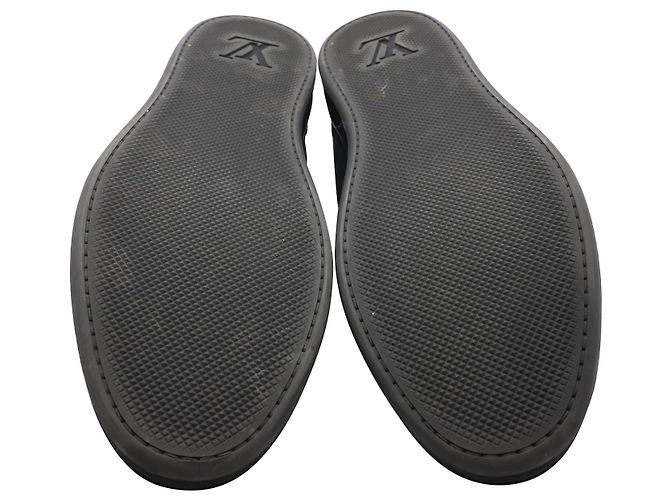 Louis Vuitton Punchy Low Sneakers in Black Leather - view 6