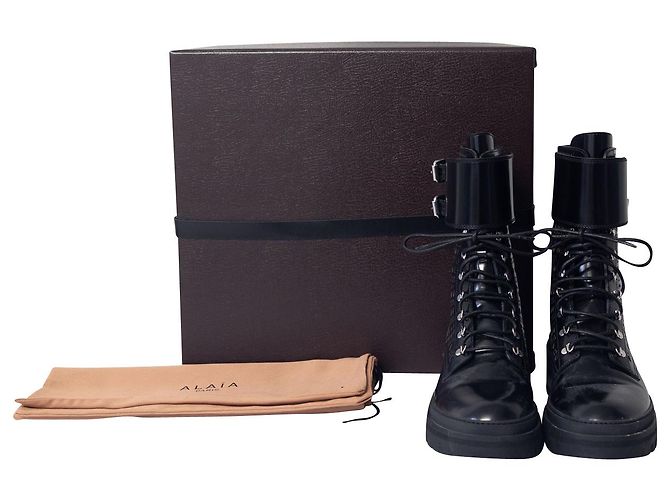 Alaïa Bottines Alaia Ajourées en Cuir Noir - vue 7