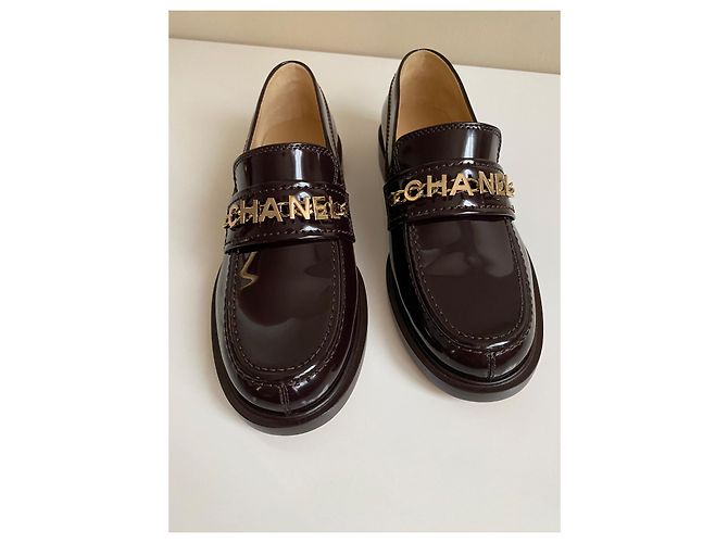 Mocassini Chanel Bordeaux in vernice - vista 2