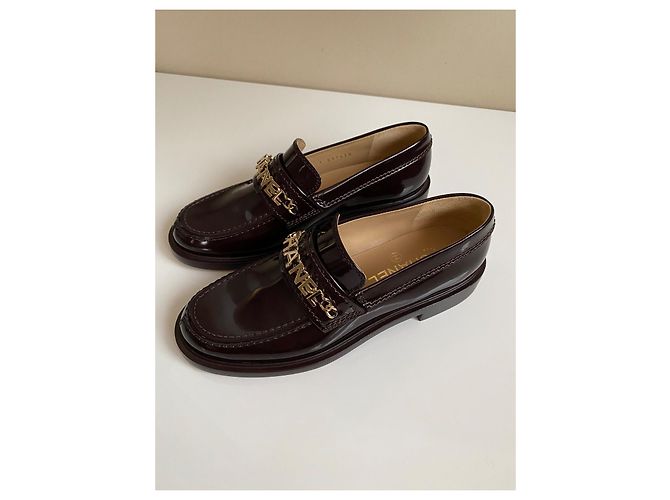 Mocassini Chanel Bordeaux in vernice - vista 3