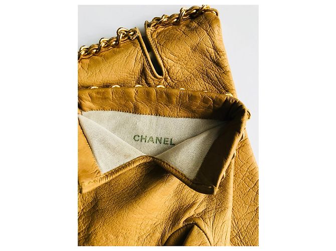 Chanel Lederhandschuhe Beige mit Goldkette Gold hardware - Ansicht 11
