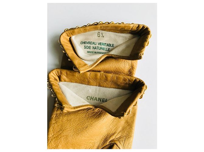 Chanel Lederhandschuhe Beige mit Goldkette Gold hardware - Ansicht 12