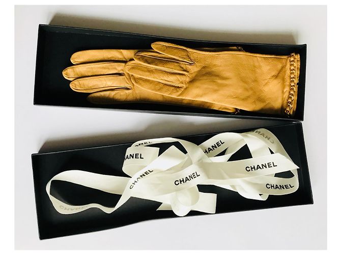 Chanel Lederhandschuhe Beige mit Goldkette Gold hardware - Ansicht 18