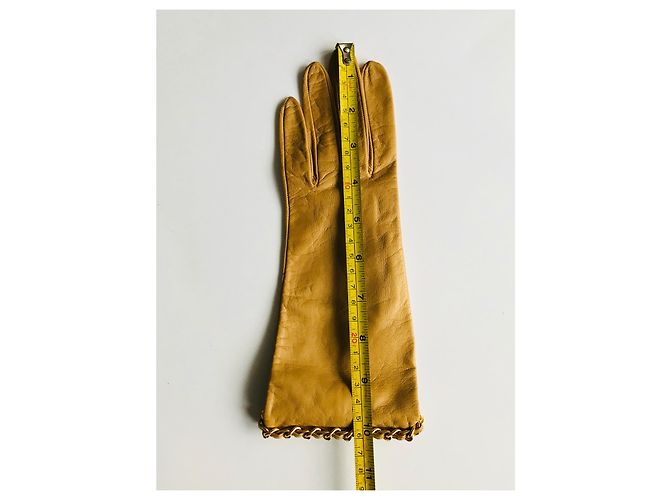 Chanel Lederhandschuhe Beige mit Goldkette Gold hardware - Ansicht 19