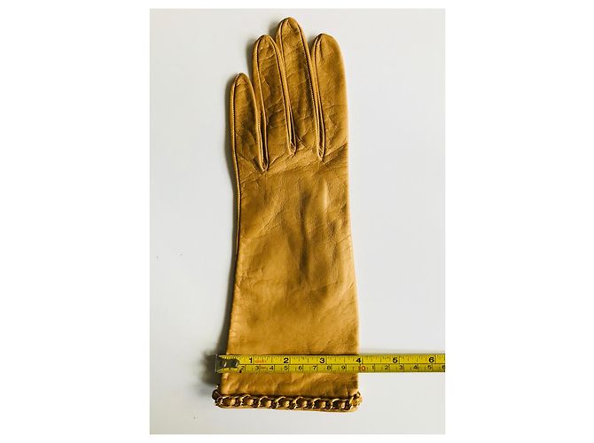 Chanel Lederhandschuhe Beige mit Goldkette Gold hardware - Ansicht 20