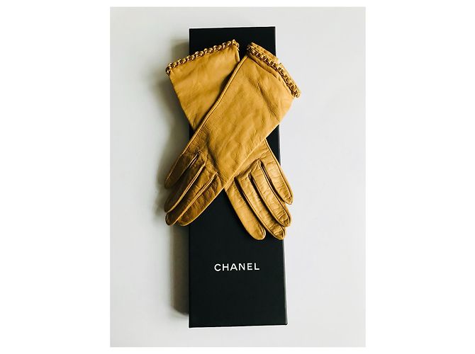 Chanel Lederhandschuhe Beige mit Goldkette Gold hardware - Ansicht 3