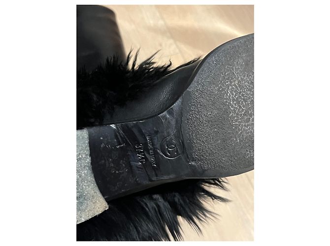 Stivali Chanel in pelle nera e pelliccia Nero - vista 5
