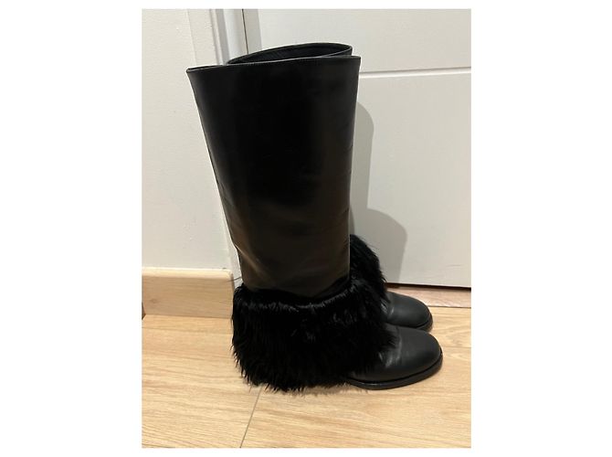 Stivali Chanel in pelle nera e pelliccia Nero - vista 3