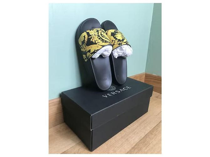 Versace Pool Slide Printed Rubber Size 36 Black Golden - view 2