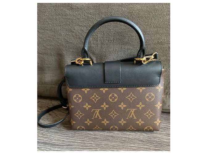 Borsa Louis Vuitton Locky BB in pelle nera - vista 2