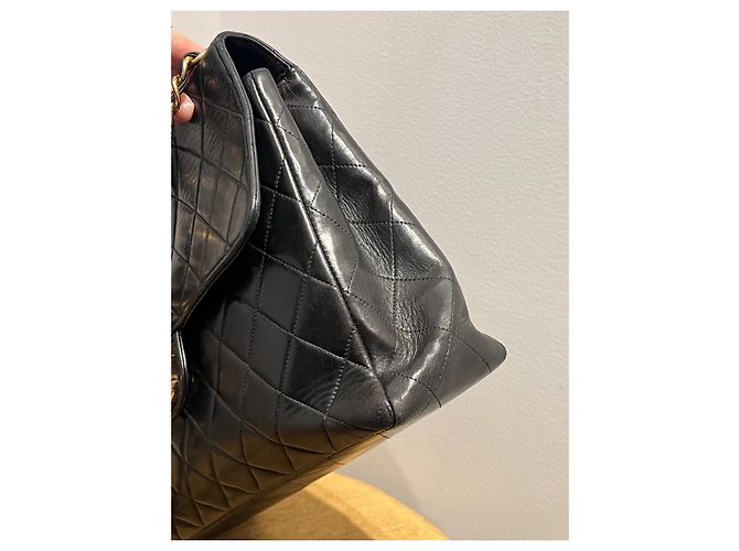 Borsa Chanel in pelle d'agnello nera con finiture oro Nero Gold hardware - vista 3