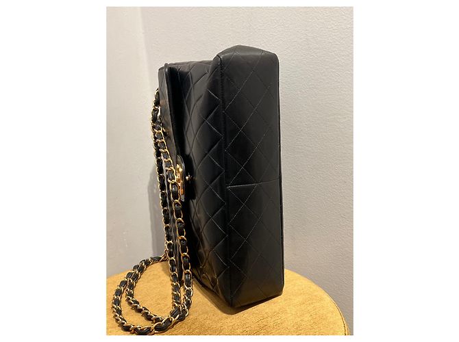 Borsa Chanel in pelle d'agnello nera con finiture oro Nero Gold hardware - vista 4