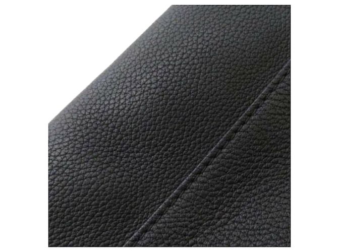 Twist Louis Vuitton Black LockMe Backpack - view 14