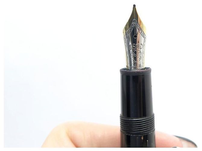 PLUMA MONTBLANC MEISTERSTUCK LEGRAND CON PISTÓN PLUMA RESINA Negro - vista 2