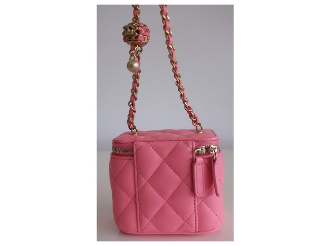 Timeless https: // www.assetluxe-boutique.com/casa/3289-mini-pouch-chanel-classic-pink-.html#::text=Canale%20Classico%20rosa-,mini%20Pochette%20Chanel%20Classico%20ROSA,-4%20150%2C00%20%E2%82%corrente alternata - vista 2