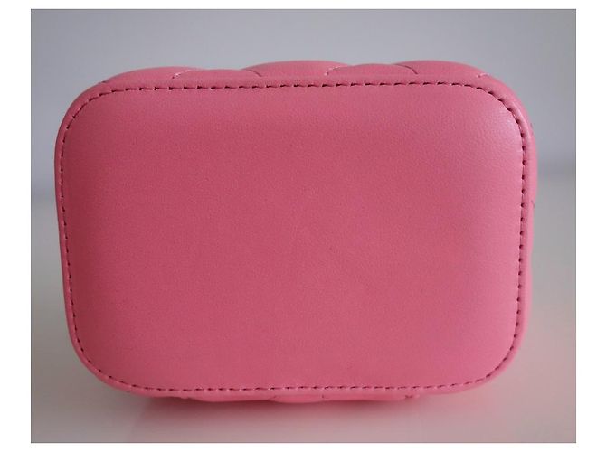 Timeless https: // www.assetluxe-boutique.com/casa/3289-mini-pouch-chanel-classic-pink-.html#::text=Canale%20Classico%20rosa-,mini%20Pochette%20Chanel%20Classico%20ROSA,-4%20150%2C00%20%E2%82%corrente alternata - vista 3