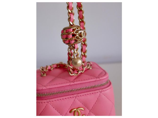Timeless https: // www.assetluxe-boutique.com/casa/3289-mini-pouch-chanel-classic-pink-.html#::text=Canale%20Classico%20rosa-,mini%20Pochette%20Chanel%20Classico%20ROSA,-4%20150%2C00%20%E2%82%corrente alternata - vista 4