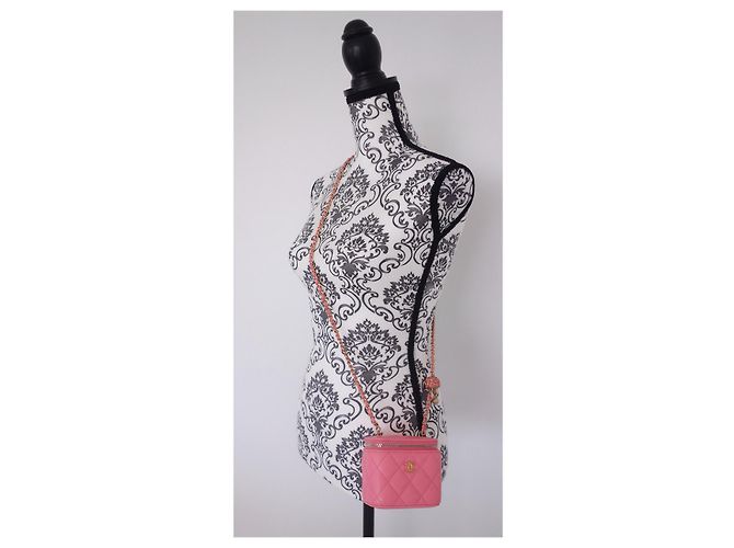 Timeless https: // www.assetluxe-boutique.com/casa/3289-mini-pouch-chanel-classic-pink-.html#::text=Canale%20Classico%20rosa-,mini%20Pochette%20Chanel%20Classico%20ROSA,-4%20150%2C00%20%E2%82%corrente alternata - vista 6