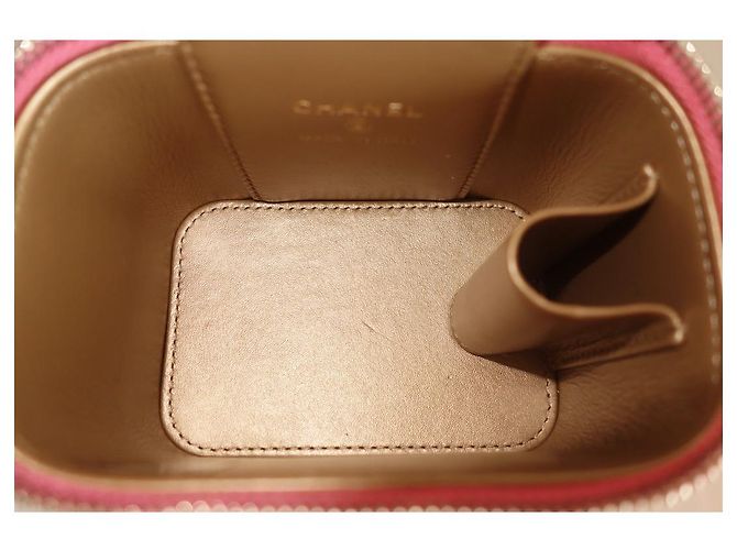 Timeless https: // www.assetluxe-boutique.com/casa/3289-mini-pouch-chanel-classic-pink-.html#::text=Canale%20Classico%20rosa-,mini%20Pochette%20Chanel%20Classico%20ROSA,-4%20150%2C00%20%E2%82%corrente alternata - vista 7