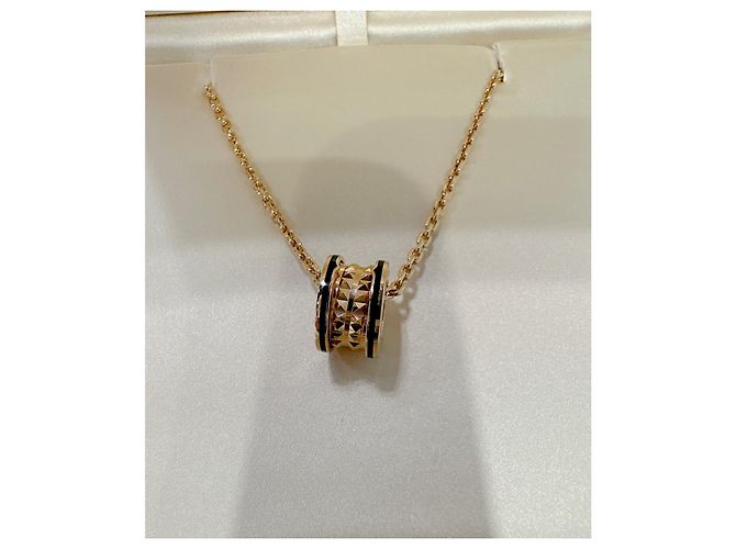 Bulgari B.Zero1 Collana con ciondolo Rock in 18 kt in oro rosa con borchie e inserti in ceramica nera Gold hardware - vista 11
