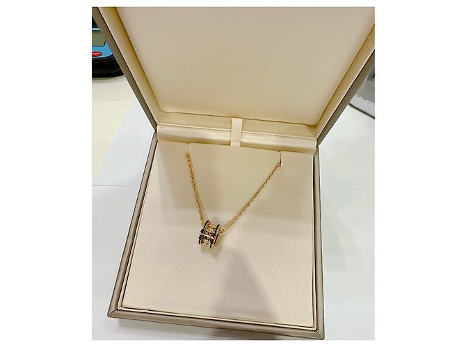 Bulgari B.Zero1 Collana con ciondolo Rock in 18 kt in oro rosa con borchie e inserti in ceramica nera Gold hardware - vista 14