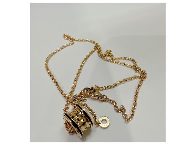 Bulgari B.Zero1 Collana con ciondolo Rock in 18 kt in oro rosa con borchie e inserti in ceramica nera Gold hardware - vista 3