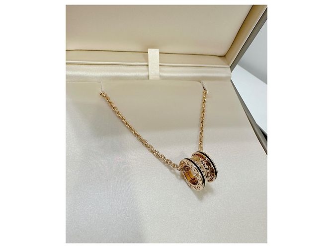 Bulgari B.Zero1 Collana con ciondolo Rock in 18 kt in oro rosa con borchie e inserti in ceramica nera Gold hardware - vista 7