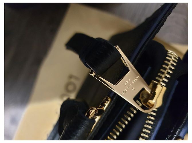 Borsa Louis Vuitton Sully PM in pelle nera Nero - vista 5