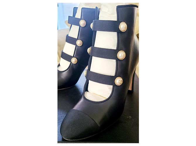 Chanel Stiefeletten Perlenknöpfe Schwarz - Ansicht 11