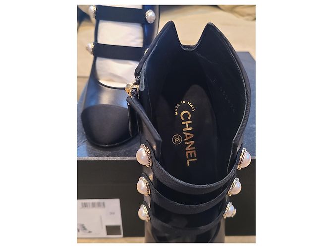 Chanel Stiefeletten Perlenknöpfe Schwarz - Ansicht 4