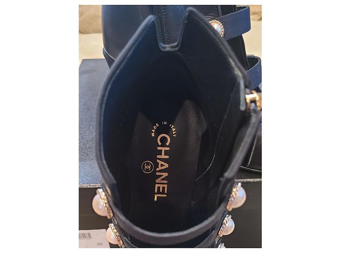 Chanel Stiefeletten Perlenknöpfe Schwarz - Ansicht 5
