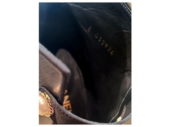 Chanel Stiefeletten Perlenknöpfe Schwarz - Ansicht 7