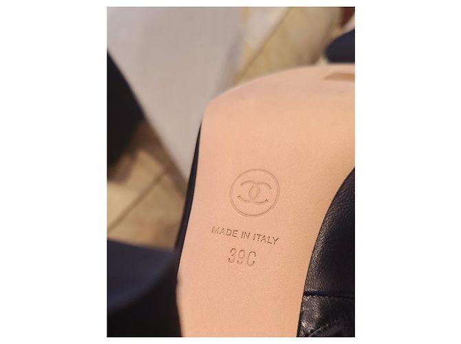 Chanel Stiefeletten Perlenknöpfe Schwarz - Ansicht 8