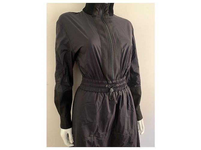 Moncler Schwarzes Nylonkleid - Ansicht 18